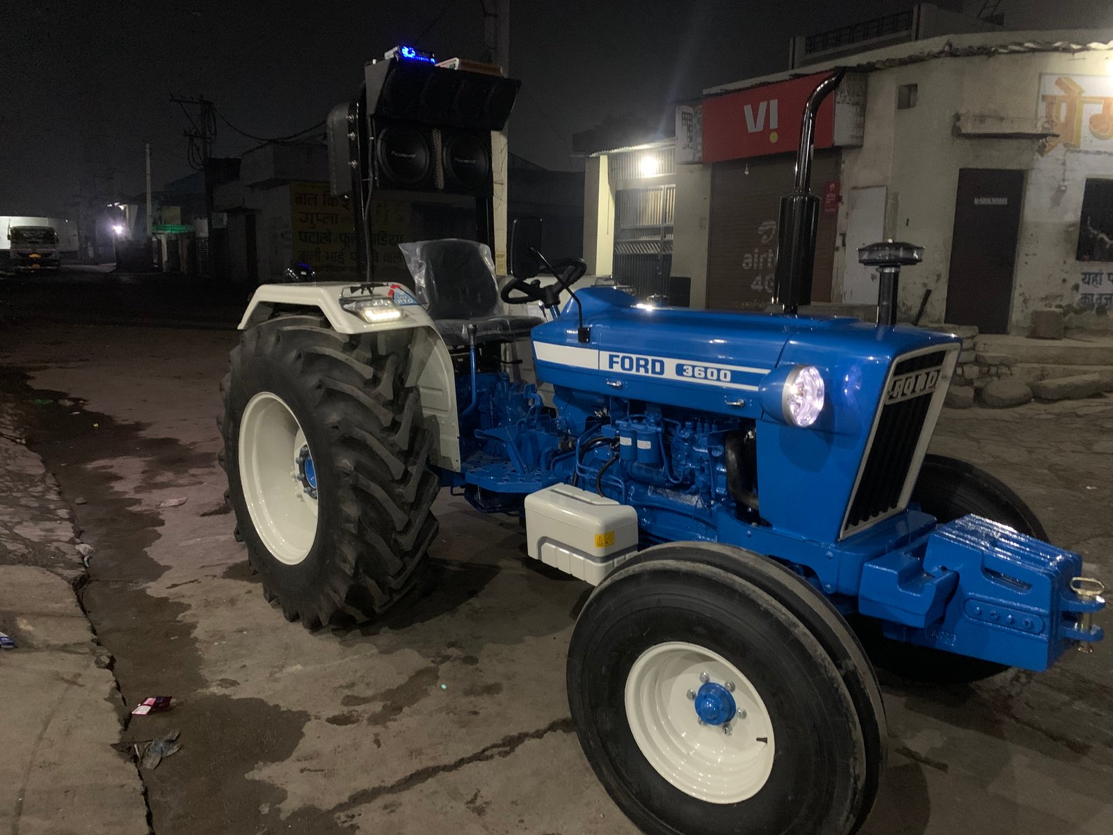 Ford 3600 restored with custom audio and light bar