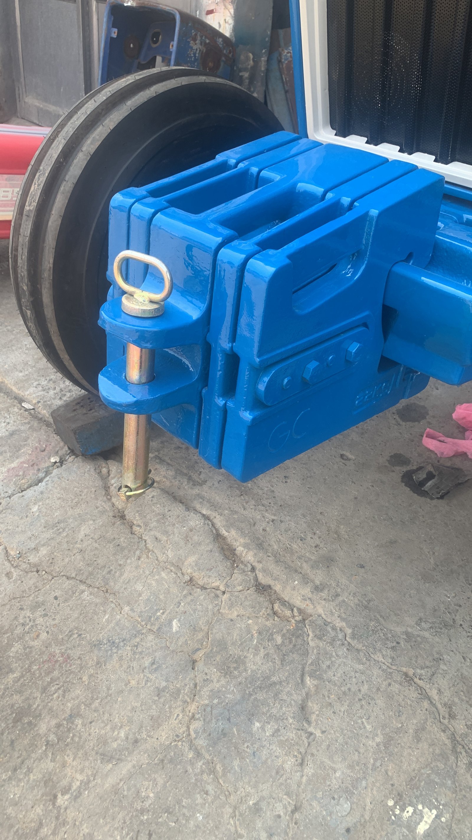 Ford 3600 restored, rear wheel weight detail